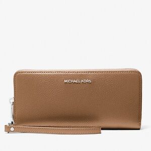 MICHAEL KORS JET SET TRAVEL LARGE CONTINENTAL WALLET $228